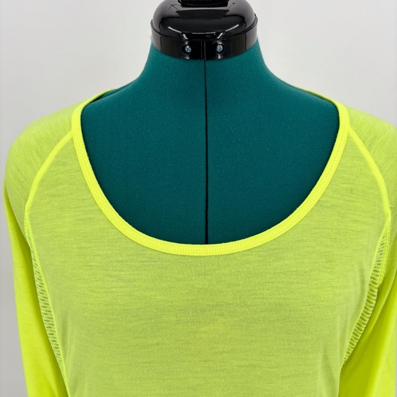 Under Armour Fluorescent Yellow Heat Gear Long Sleeve Thin Running Top, Large - Picture 2 of 16